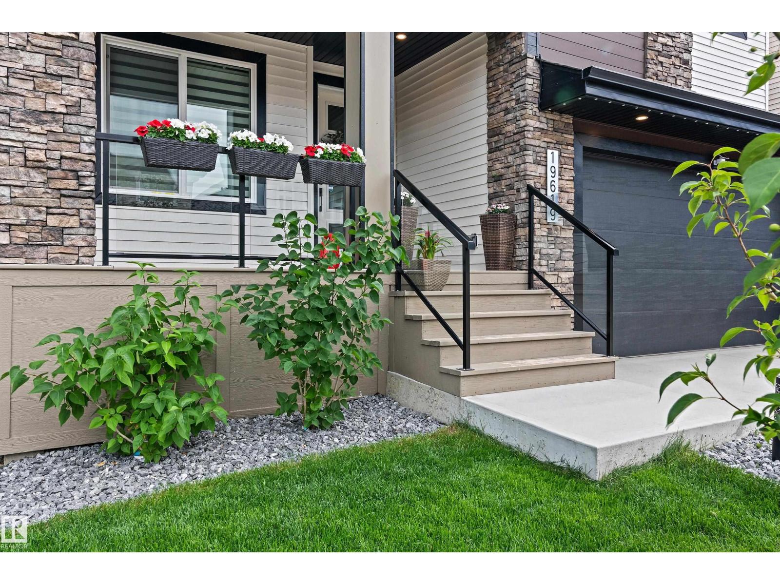 19619 26 Av Nw, Edmonton, Alberta  T6M 0X4 - Photo 4 - E4456816