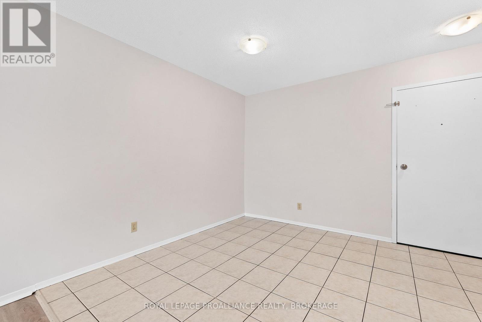 302 - 573 Armstrong Road, Kingston, Ontario  K7M 8J8 - Photo 12 - X12463431