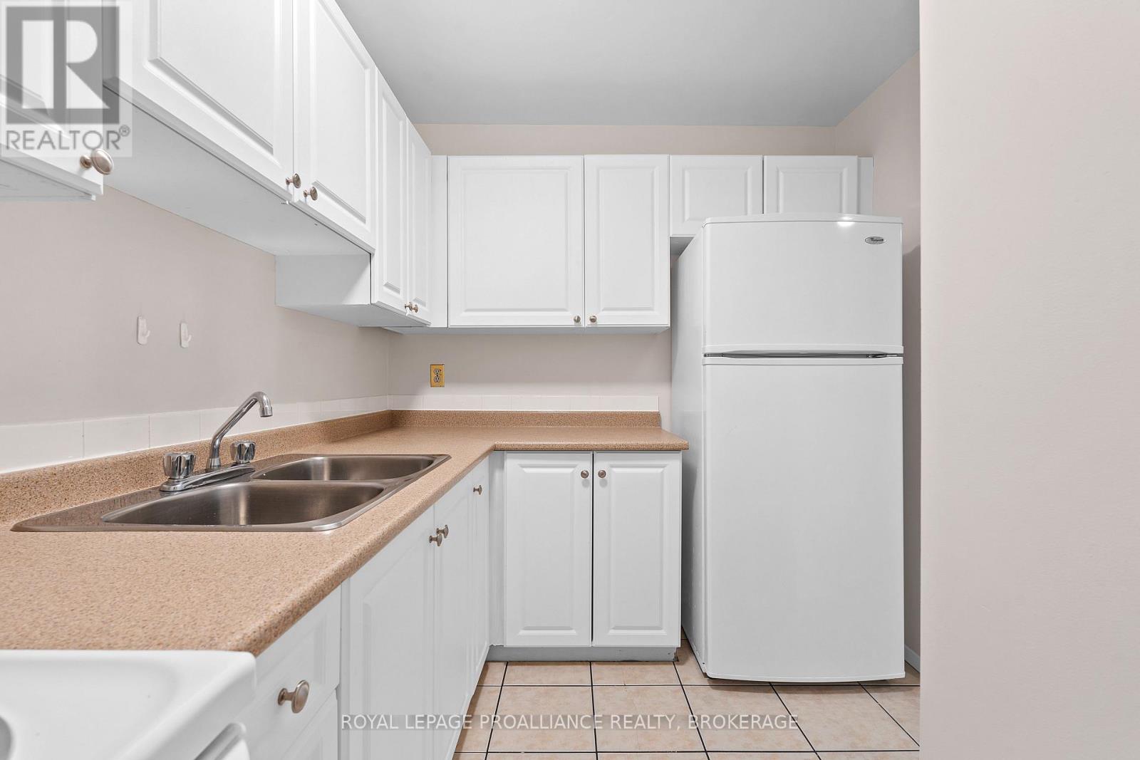 302 - 573 Armstrong Road, Kingston, Ontario  K7M 8J8 - Photo 15 - X12463431
