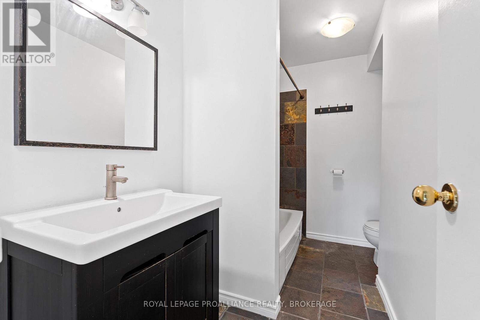 302 - 573 Armstrong Road, Kingston, Ontario  K7M 8J8 - Photo 23 - X12463431