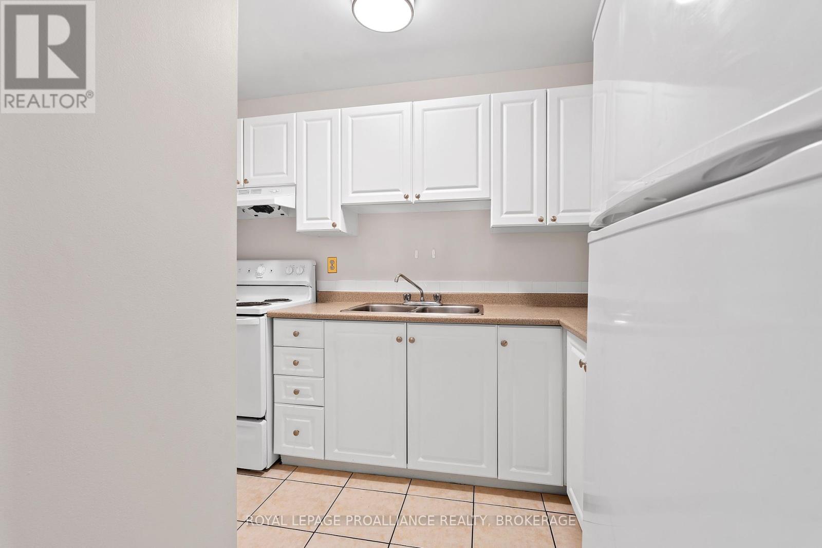 302 - 573 Armstrong Road, Kingston, Ontario  K7M 8J8 - Photo 28 - X12463431
