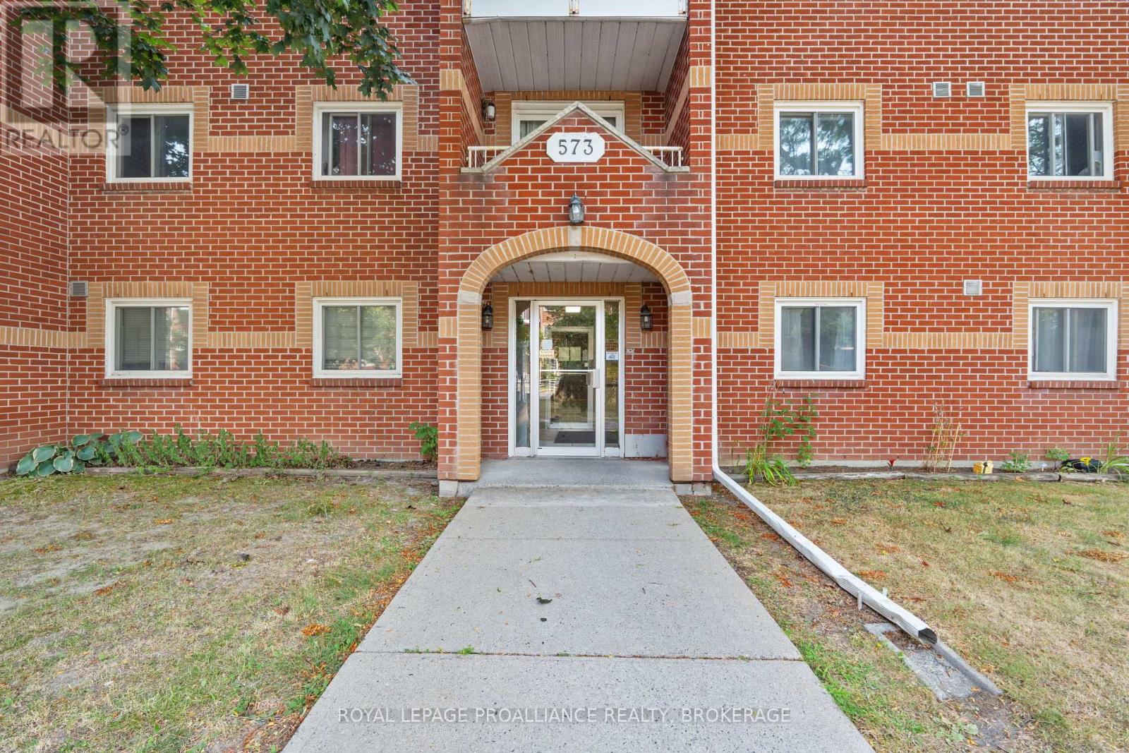 302 - 573 Armstrong Road, Kingston, Ontario  K7M 8J8 - Photo 3 - X12463431