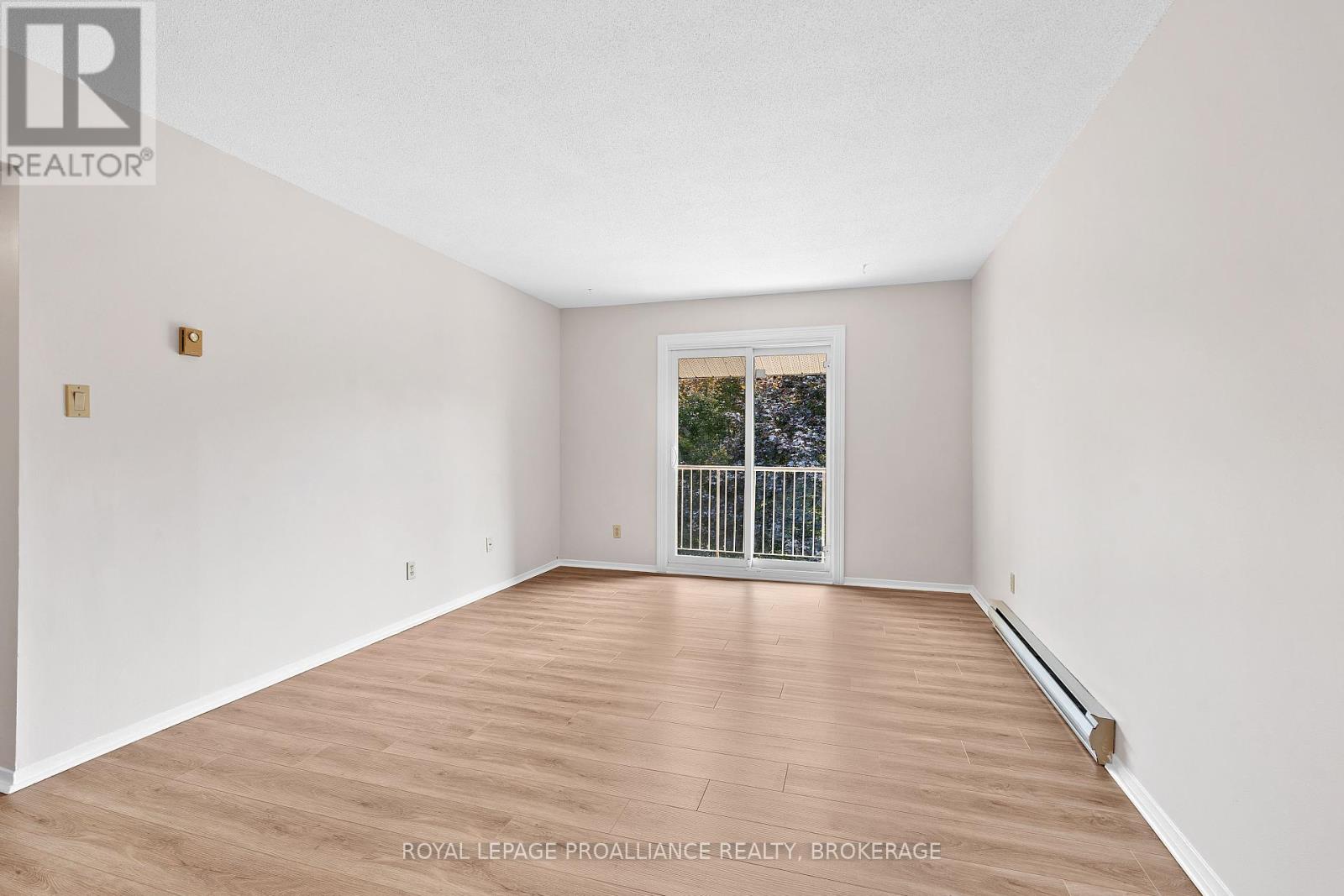 302 - 573 Armstrong Road, Kingston, Ontario  K7M 8J8 - Photo 9 - X12463431