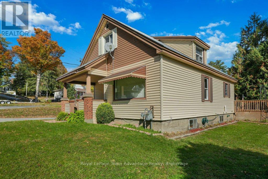 43 Hillcrest Avenue, Parry Sound, Ontario  P2A 1W9 - Photo 1 - X12463530