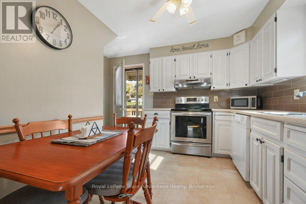 43 Hillcrest Avenue, Parry Sound, Ontario  P2A 1W9 - Photo 15 - X12463530