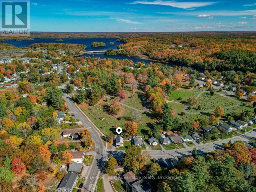 43 Hillcrest Avenue, Parry Sound, Ontario  P2A 1W9 - Photo 3 - X12463530