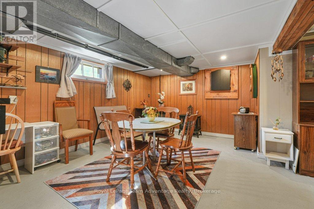 43 Hillcrest Avenue, Parry Sound, Ontario  P2A 1W9 - Photo 31 - X12463530