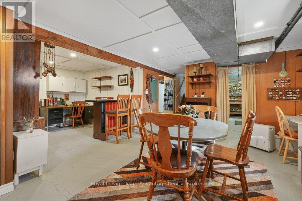 43 Hillcrest Avenue, Parry Sound, Ontario  P2A 1W9 - Photo 32 - X12463530