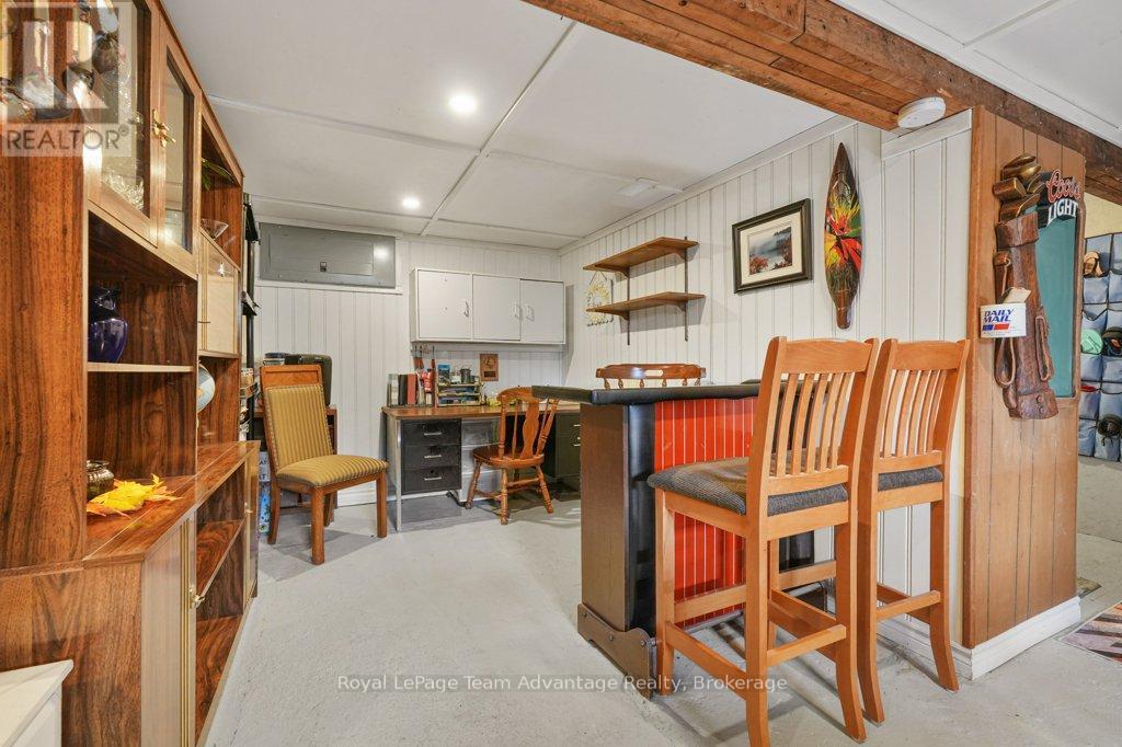 43 Hillcrest Avenue, Parry Sound, Ontario  P2A 1W9 - Photo 33 - X12463530