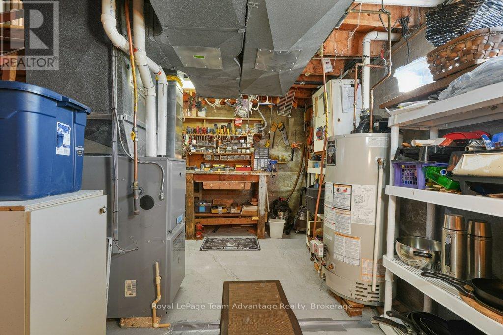 43 Hillcrest Avenue, Parry Sound, Ontario  P2A 1W9 - Photo 37 - X12463530