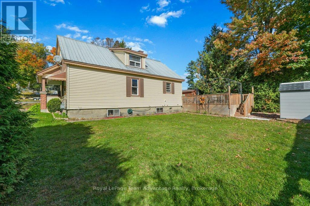 43 Hillcrest Avenue, Parry Sound, Ontario  P2A 1W9 - Photo 4 - X12463530