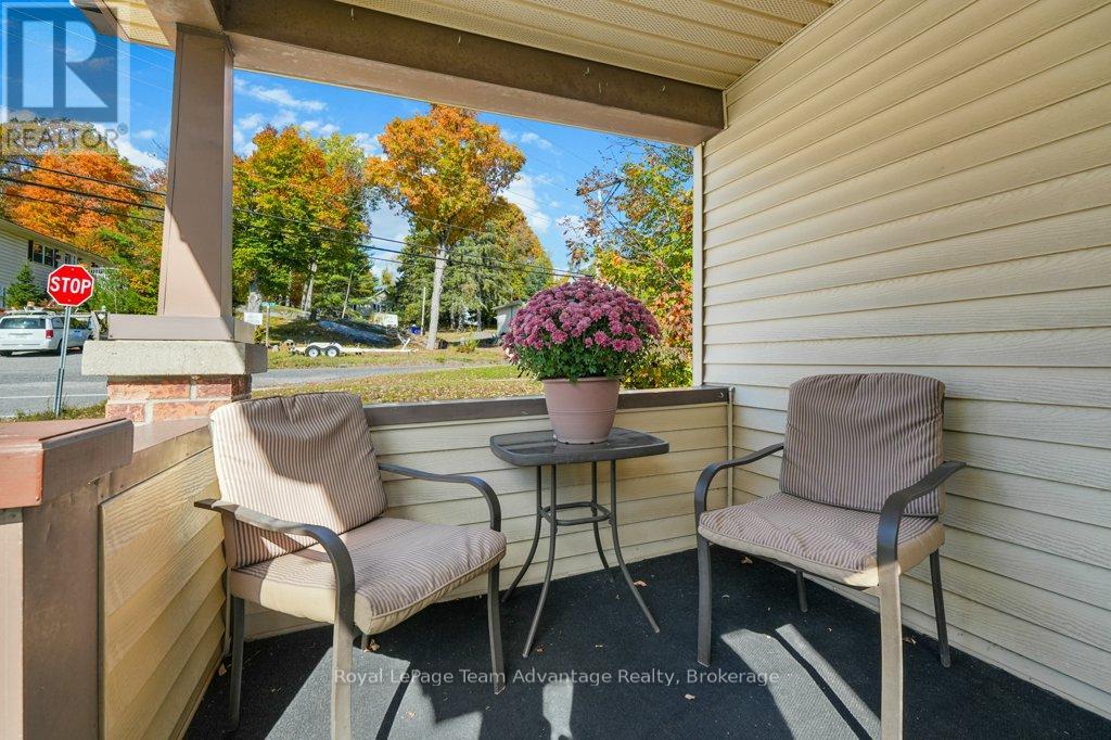 43 Hillcrest Avenue, Parry Sound, Ontario  P2A 1W9 - Photo 8 - X12463530