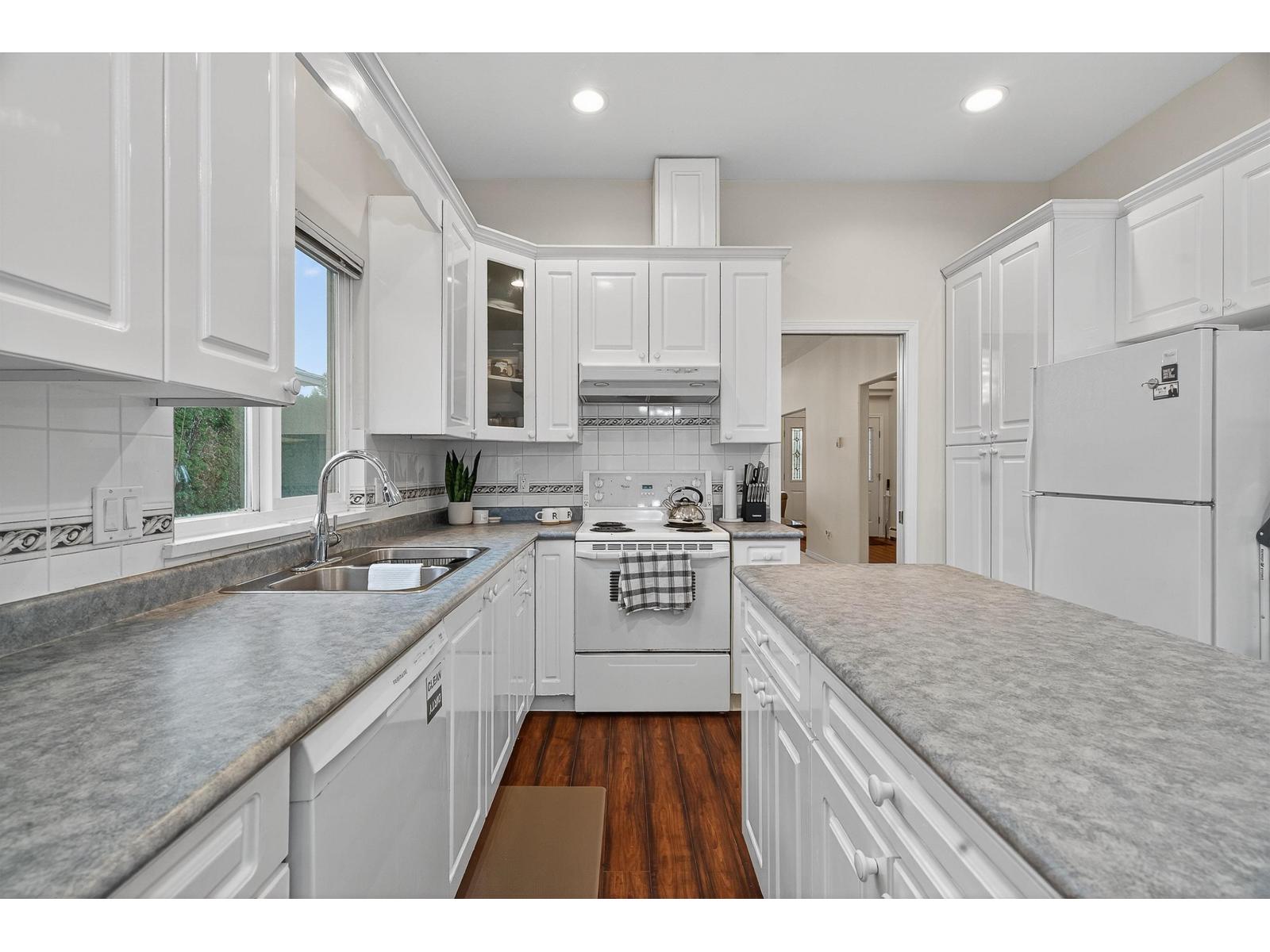 6630 123 Street, Surrey, British Columbia  V3W 0W1 - Photo 3 - R3057731
