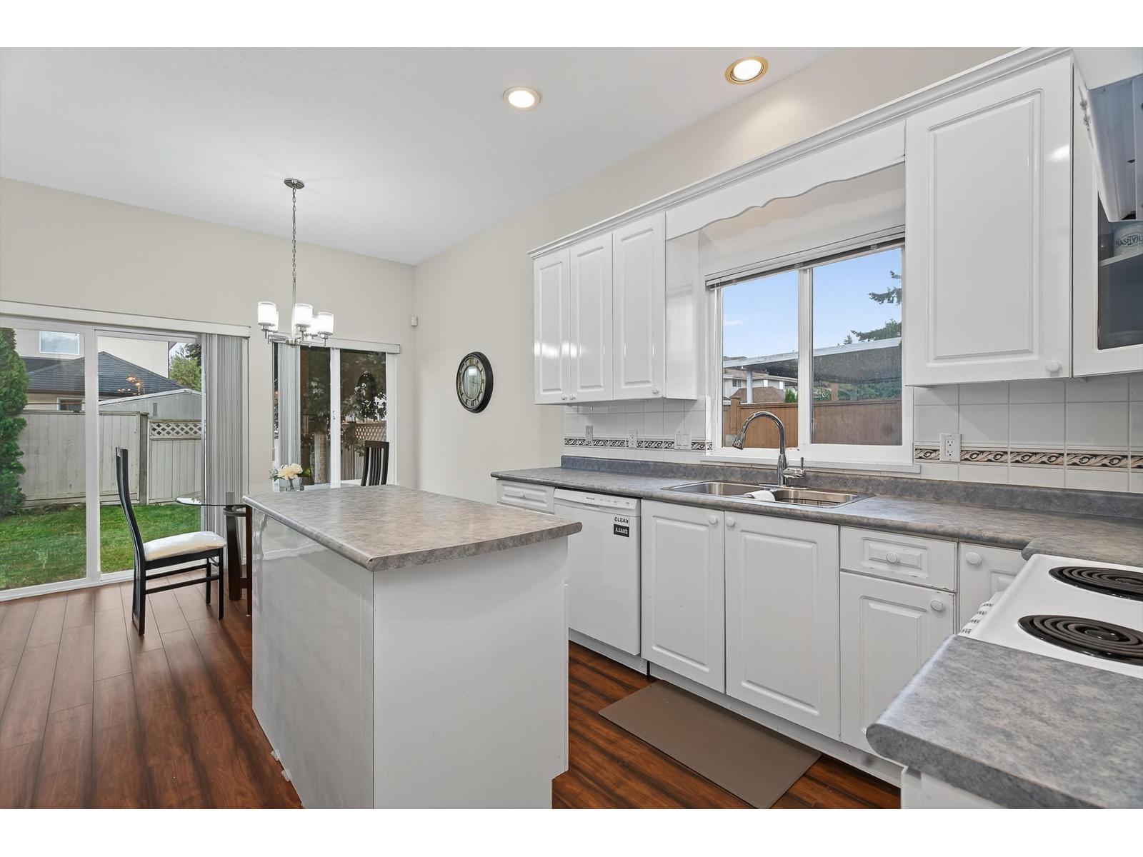 6630 123 Street, Surrey, British Columbia  V3W 0W1 - Photo 2 - R3057731