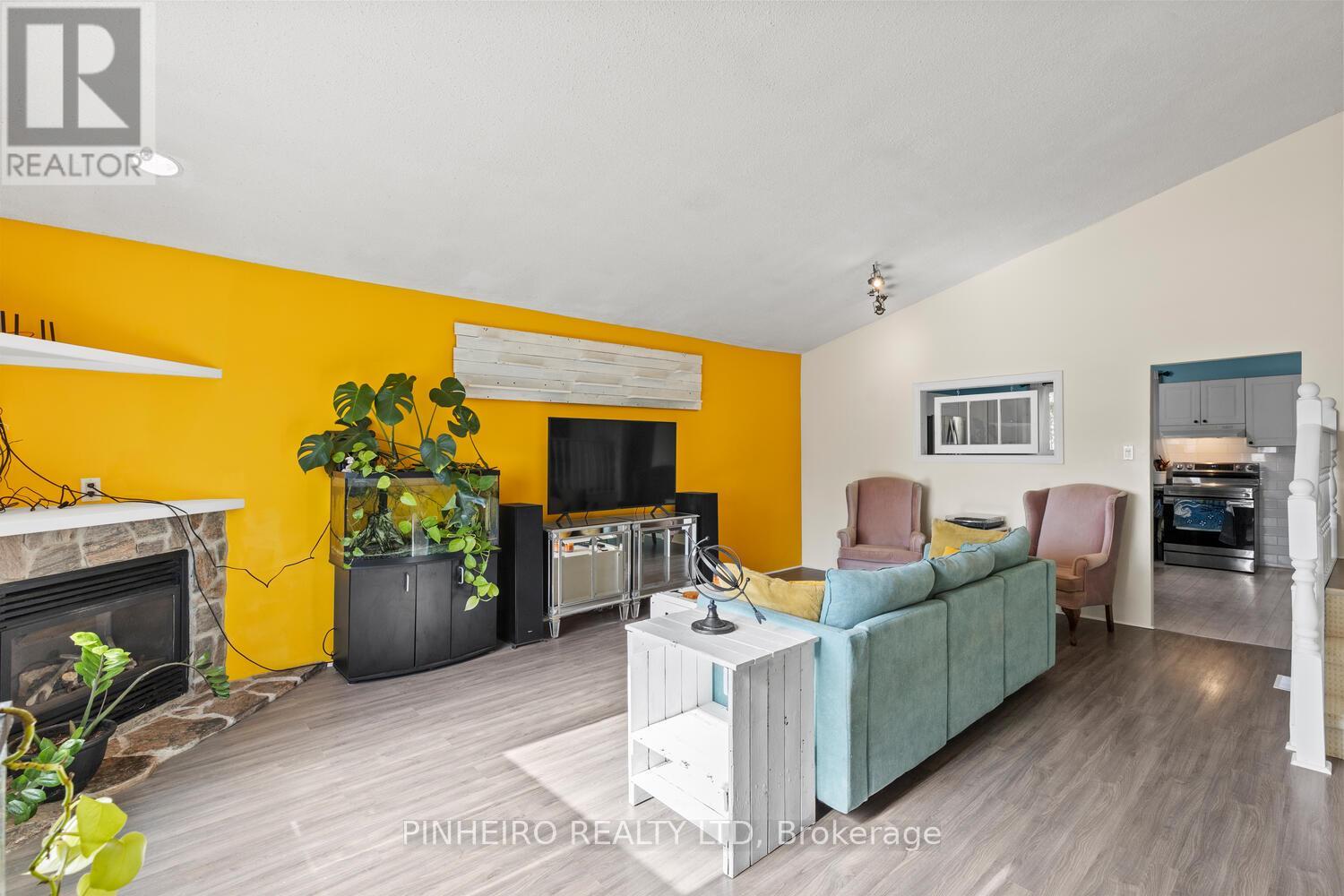 1614 Wavell Street, London East, Ontario  N5W 2E1 - Photo 2 - X12463485
