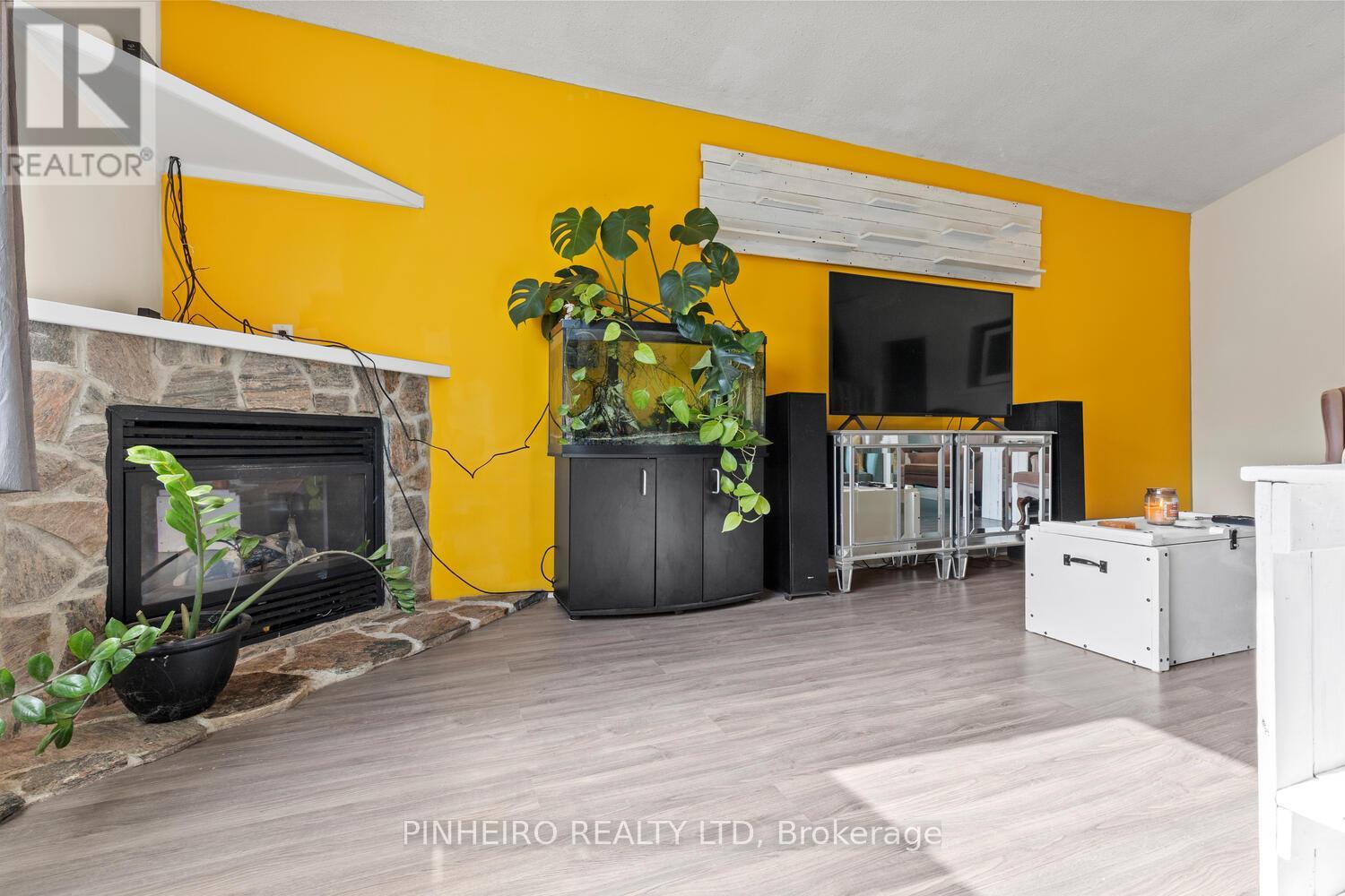 1614 Wavell Street, London East, Ontario  N5W 2E1 - Photo 4 - X12463485
