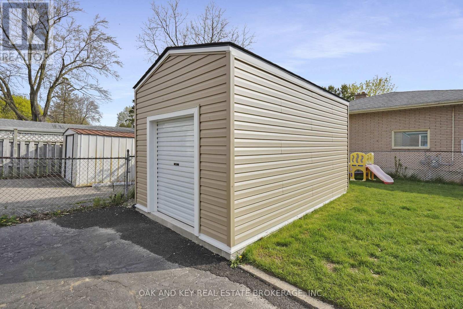 216 Vancouver Street, London East, Ontario  N5W 4R8 - Photo 38 - X12463494