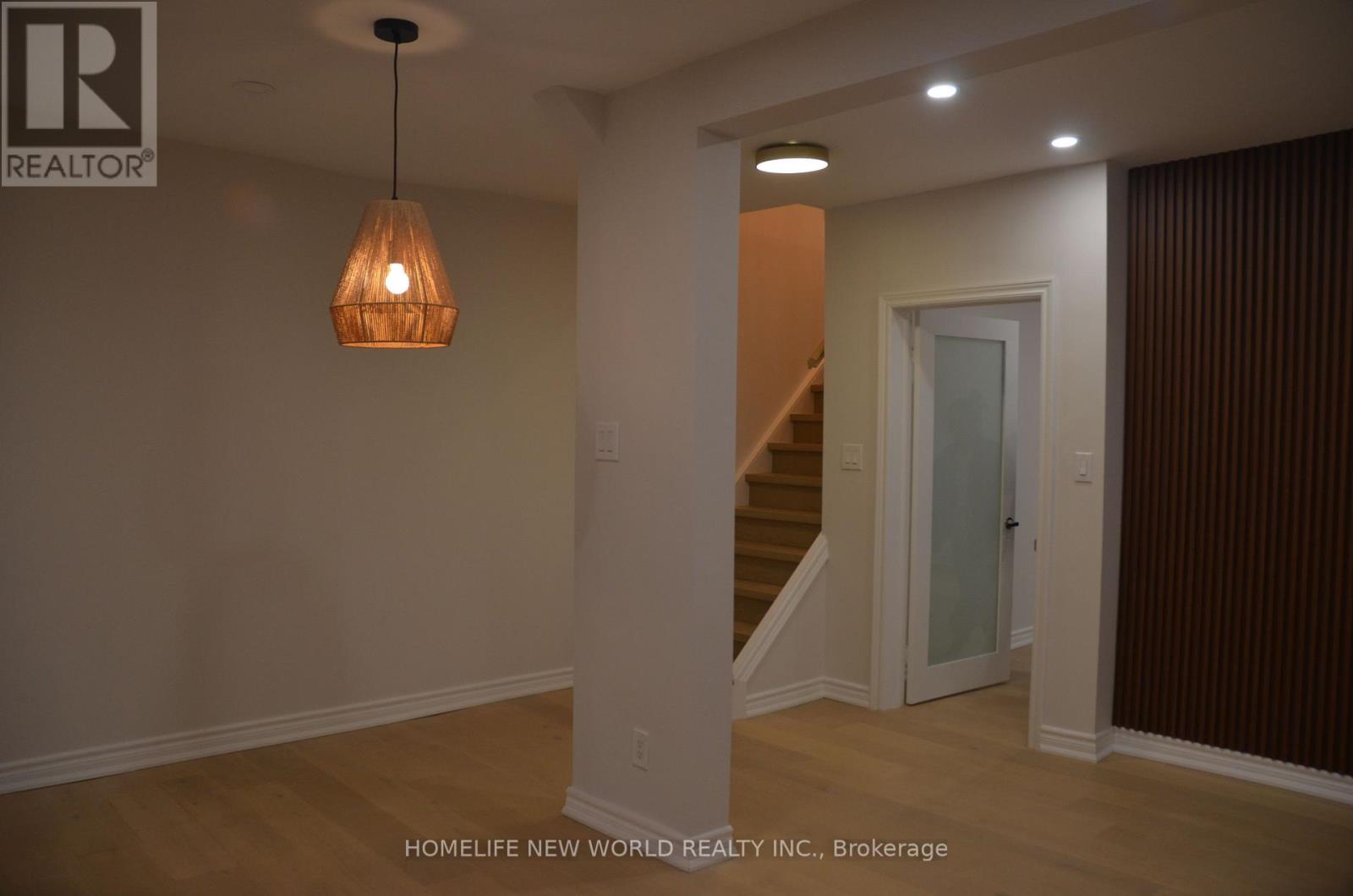 Upper Level - 231 Queen Street W, Toronto, Ontario  M5V 1Z4 - Photo 14 - C12462911