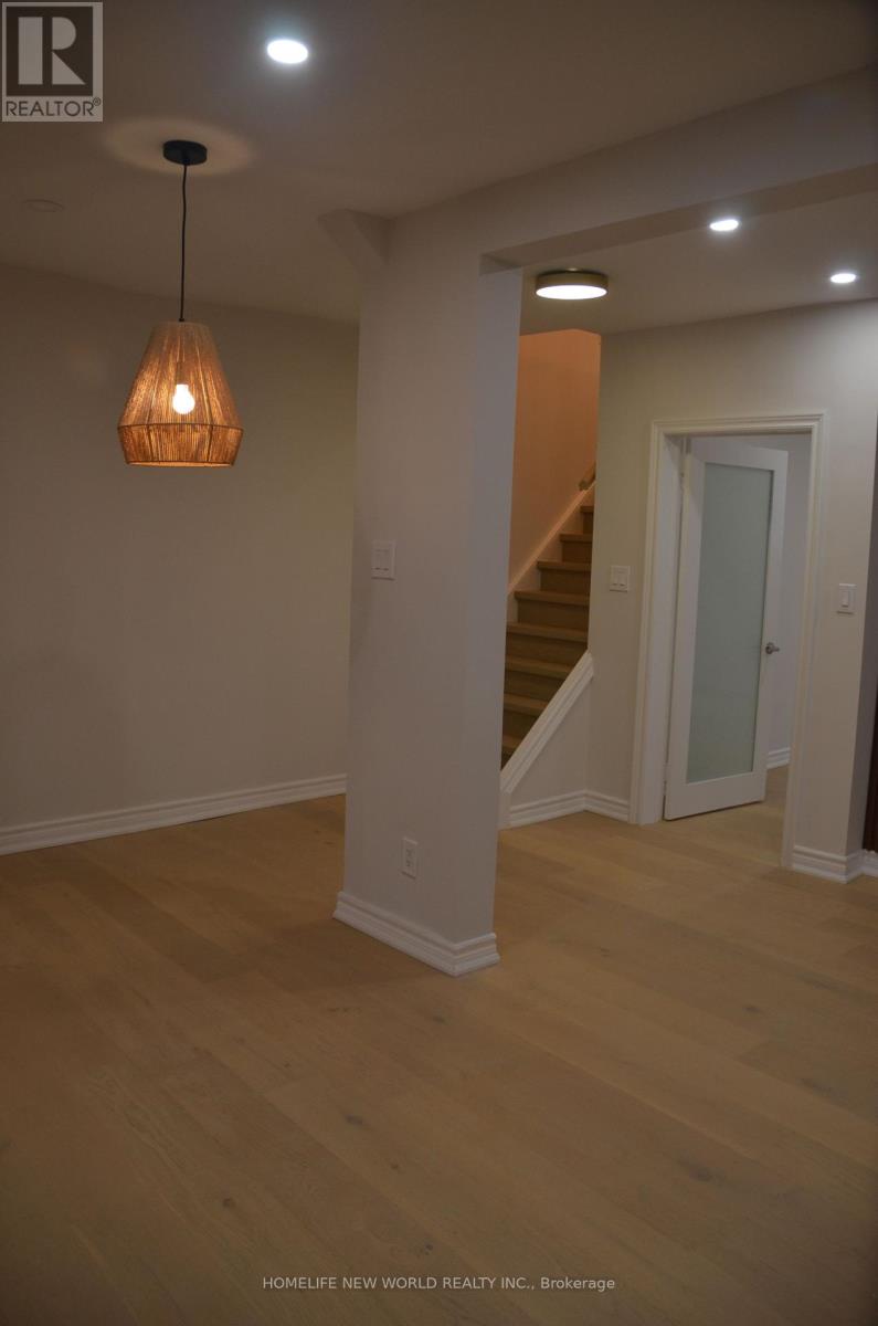 Upper Level - 231 Queen Street W, Toronto, Ontario  M5V 1Z4 - Photo 15 - C12462911