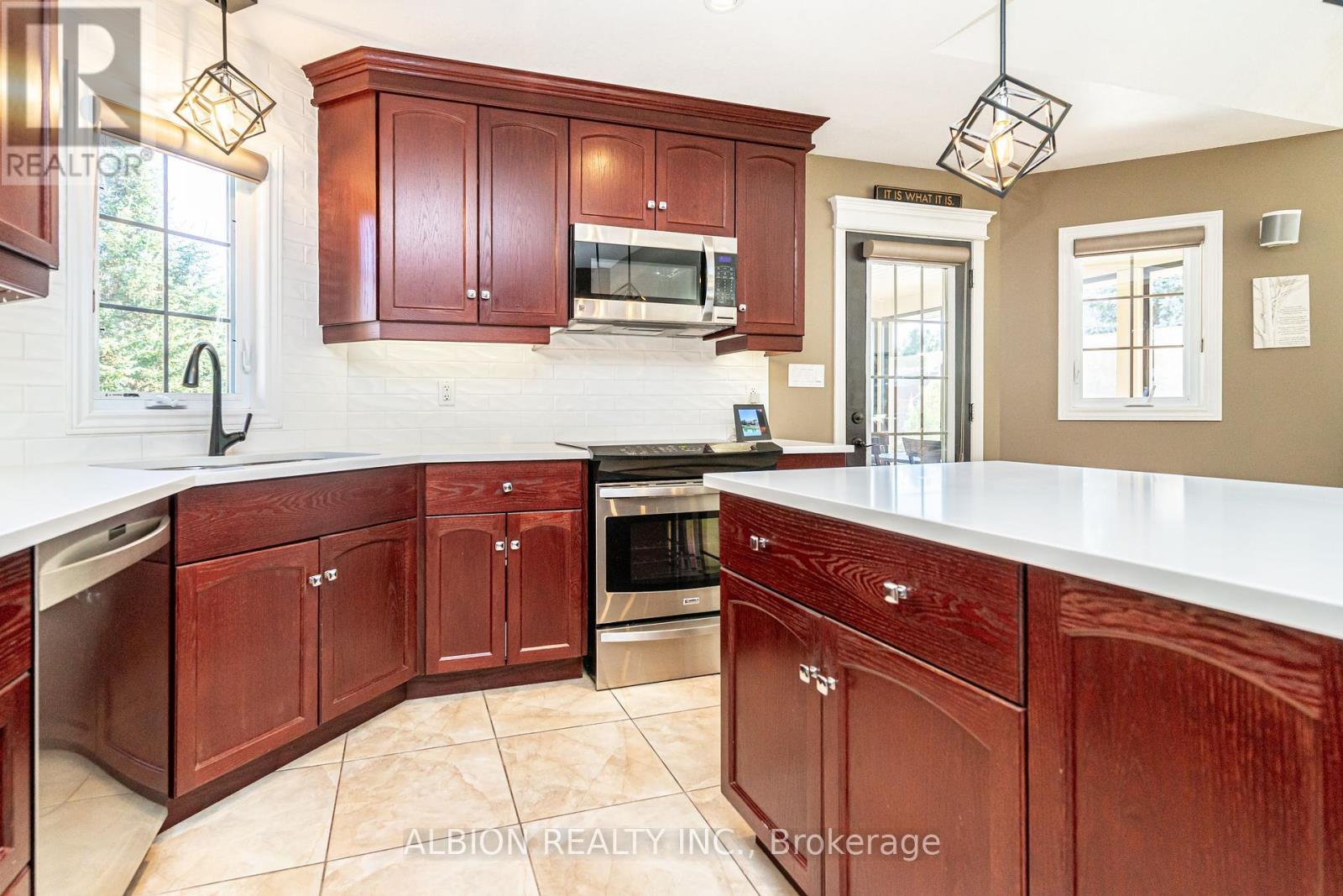 Unit #1 - 8 Reddington Drive, Caledon, Ontario  L7E 4C3 - Photo 12 - W12463344