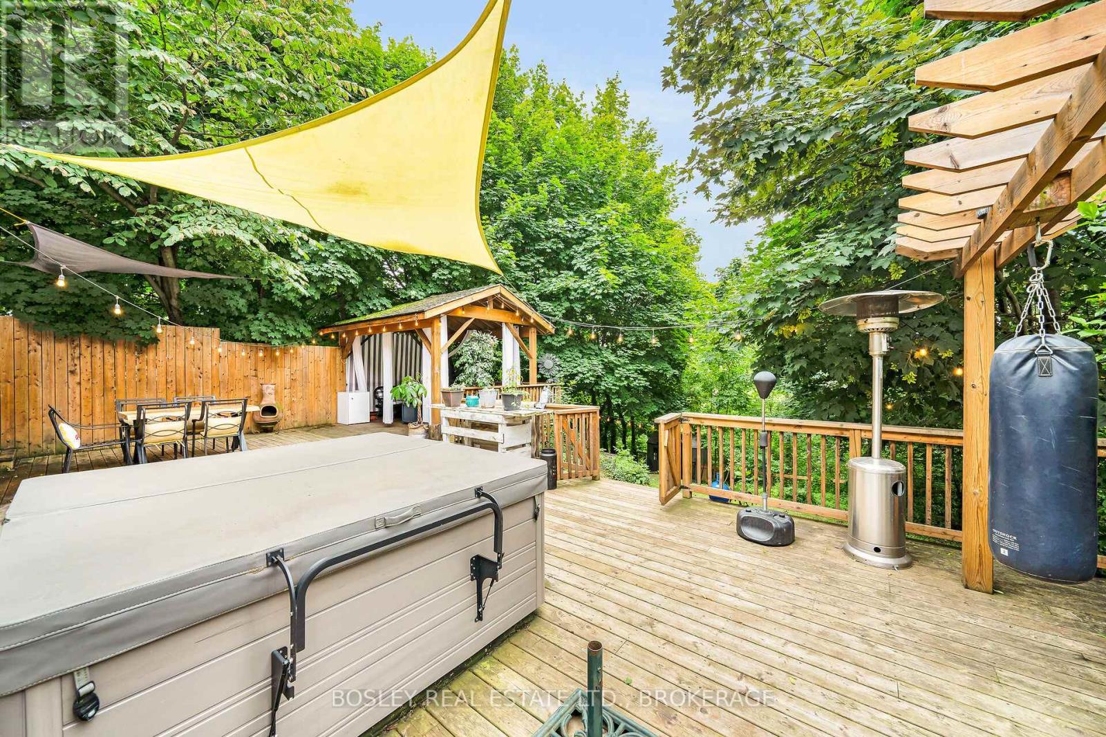 63 Yates Street, St. Catharines, Ontario  L2R 5R7 - Photo 5 - X12463436