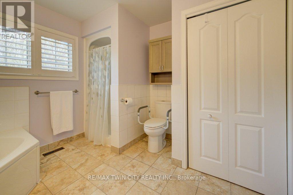 128 Wesley Crescent, Woolwich, Ontario  N2J 4G8 - Photo 16 - X12463343