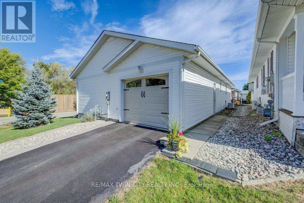 128 Wesley Crescent, Woolwich, Ontario  N2J 4G8 - Photo 30 - X12463343