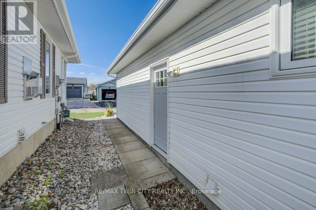 128 Wesley Crescent, Woolwich, Ontario  N2J 4G8 - Photo 31 - X12463343
