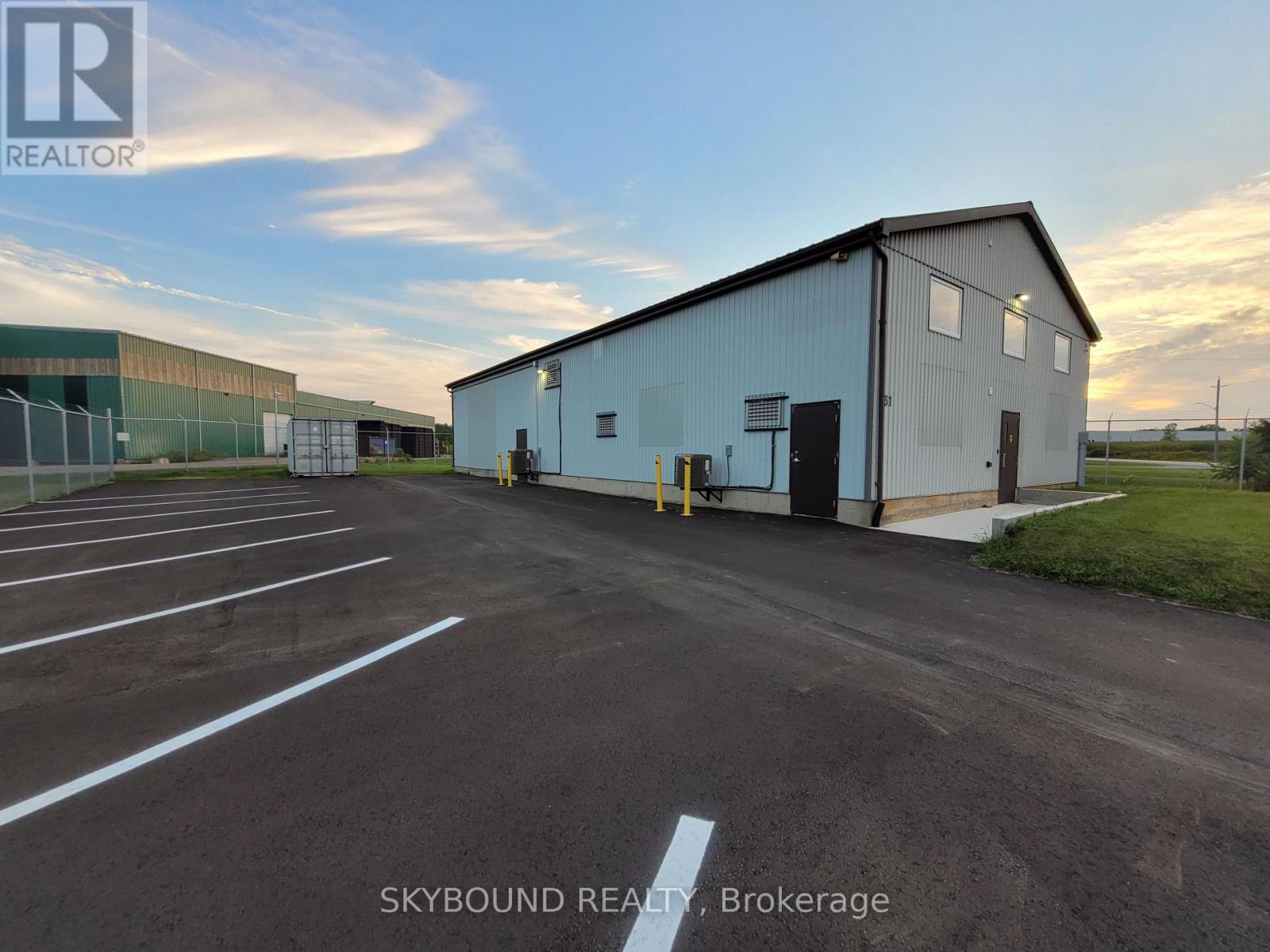 31 Clearview Drive, Tillsonburg, Ontario  N4G 4H3 - Photo 3 - X12463369