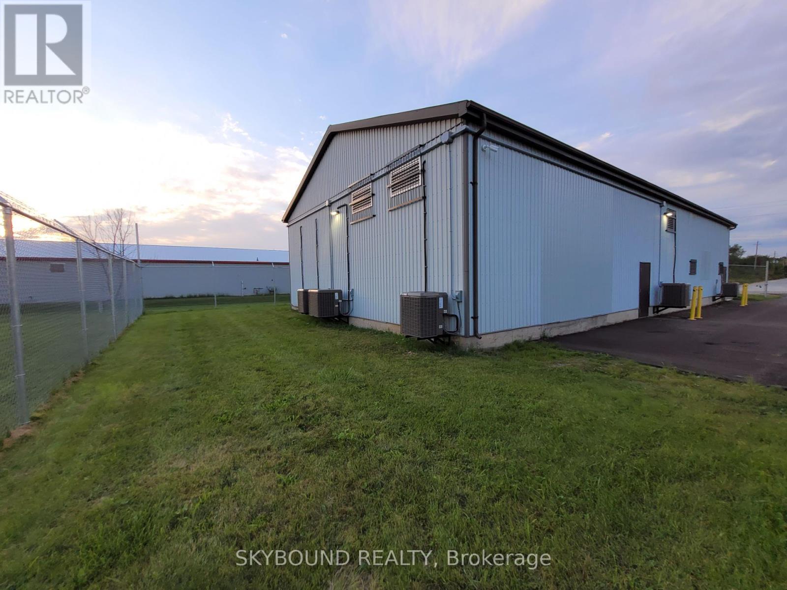 31 Clearview Drive, Tillsonburg, Ontario  N4G 4H3 - Photo 4 - X12463369