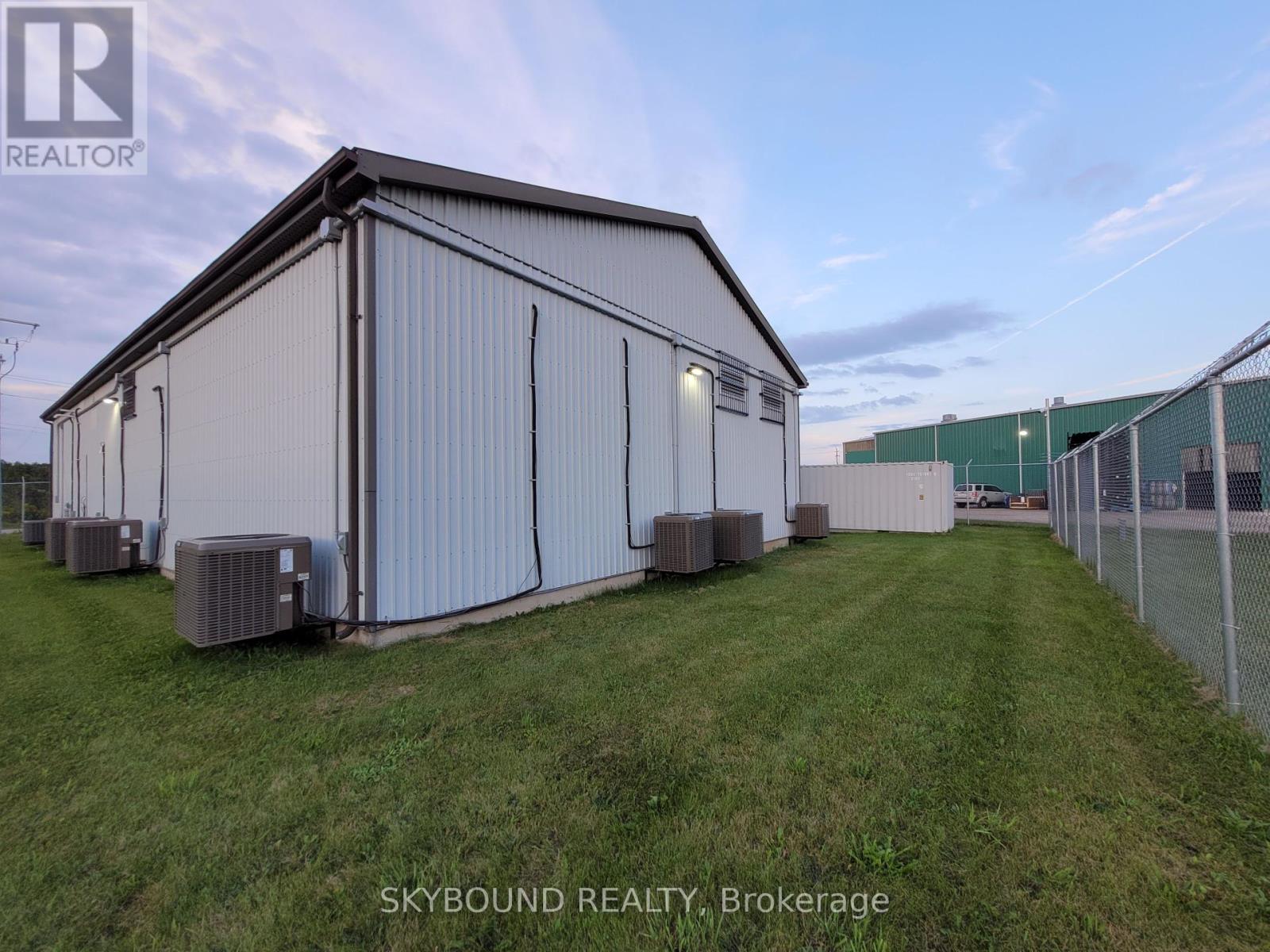 31 Clearview Drive, Tillsonburg, Ontario  N4G 4H3 - Photo 5 - X12463369