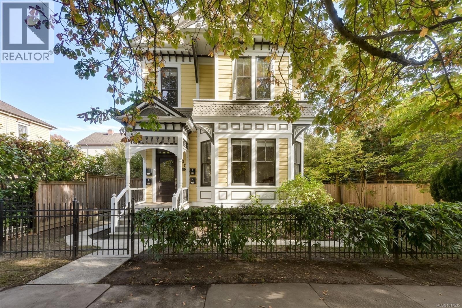 737 Vancouver St, Victoria, British Columbia