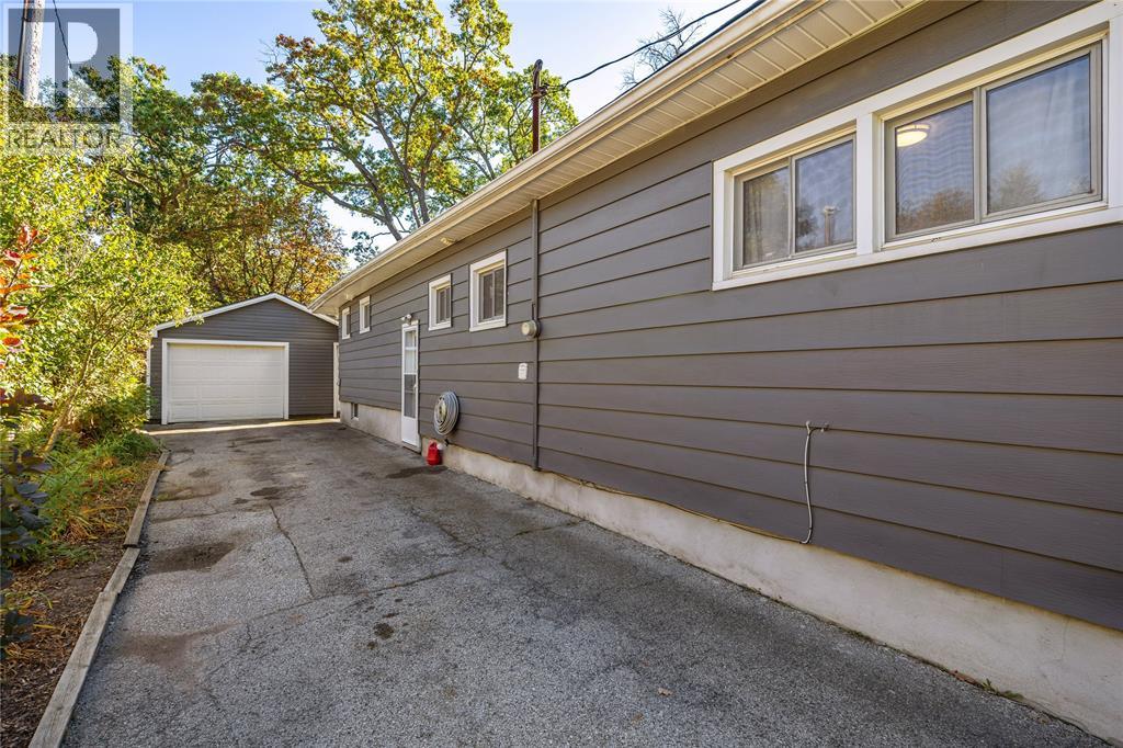 565 Errol Road, Sarnia, Ontario N7V 2B9 - Photo 5 - 25026163