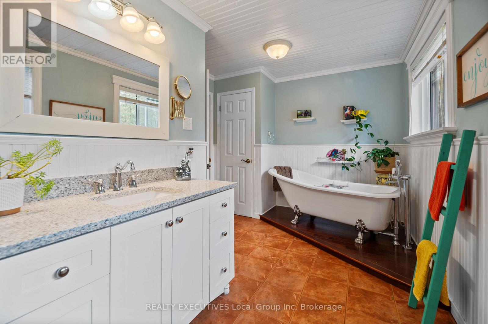 108 Talon Lake Road, Bonfield, Ontario  P0H 2E0 - Photo 19 - X12463472