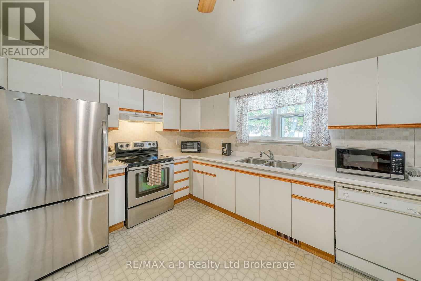 160 Metcalfe Street, Ingersoll, Ontario  N5C 1M9 - Photo 13 - X12463507
