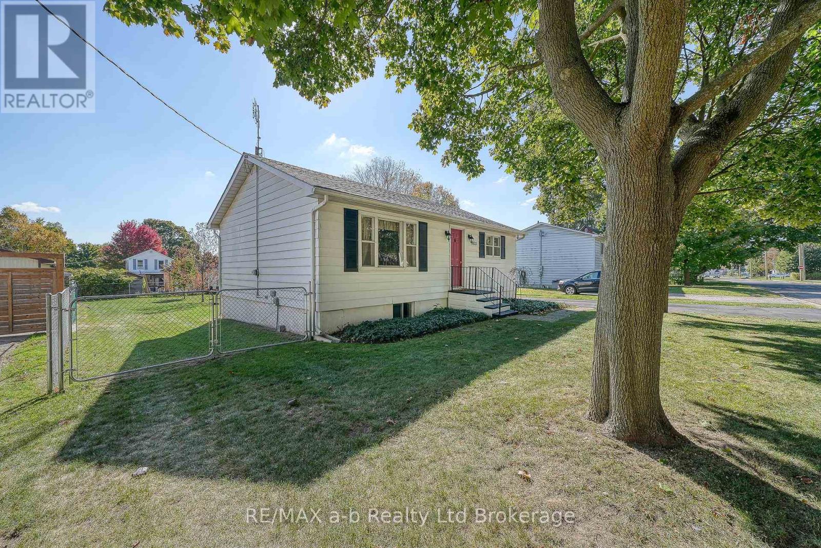 160 Metcalfe Street, Ingersoll, Ontario  N5C 1M9 - Photo 2 - X12463507