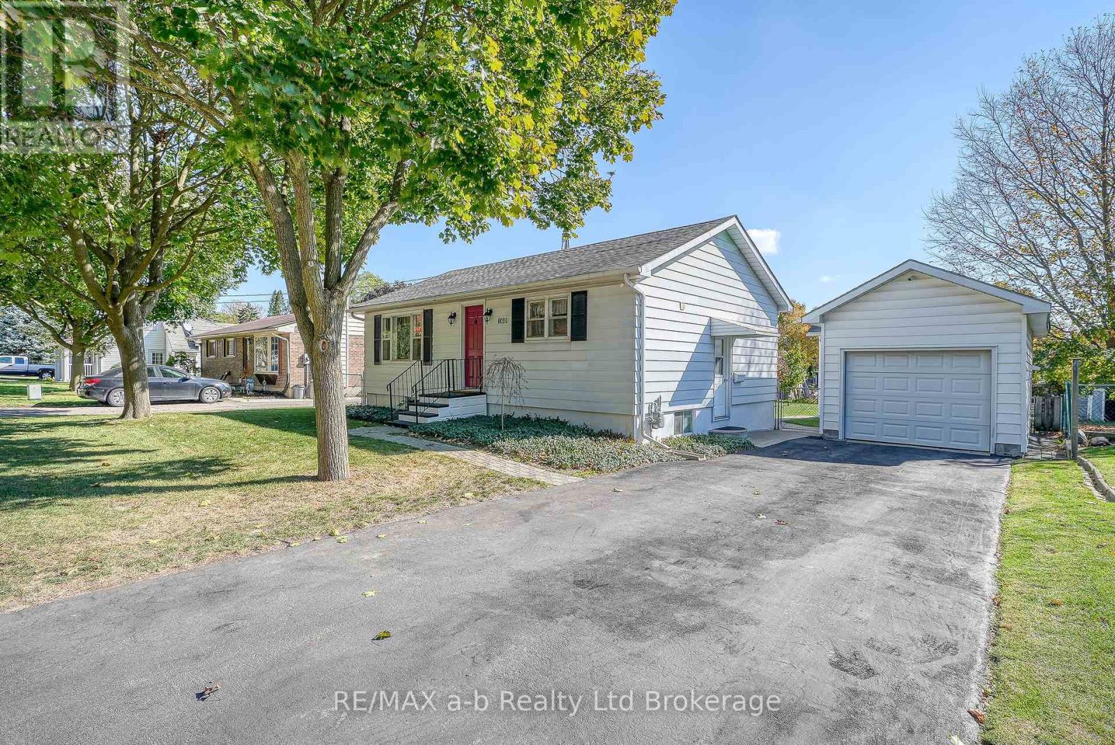160 Metcalfe Street, Ingersoll, Ontario  N5C 1M9 - Photo 3 - X12463507