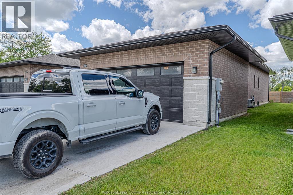 526 Lily Mac, Windsor, Ontario  N6E 3N7 - Photo 2 - 25026184