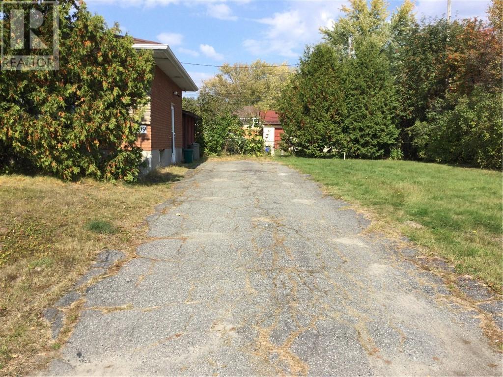 1609 Redfern Street, Greater Sudbury, Ontario  P3A 3S8 - Photo 3 - 2125092
