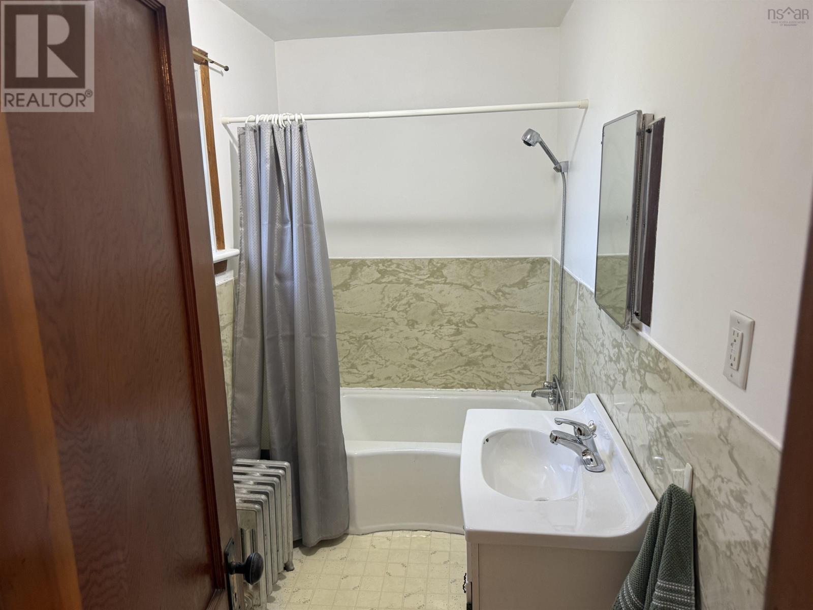 3513 Spruce Street, New Waterford, Nova Scotia  B1H 2C4 - Photo 14 - 202524448