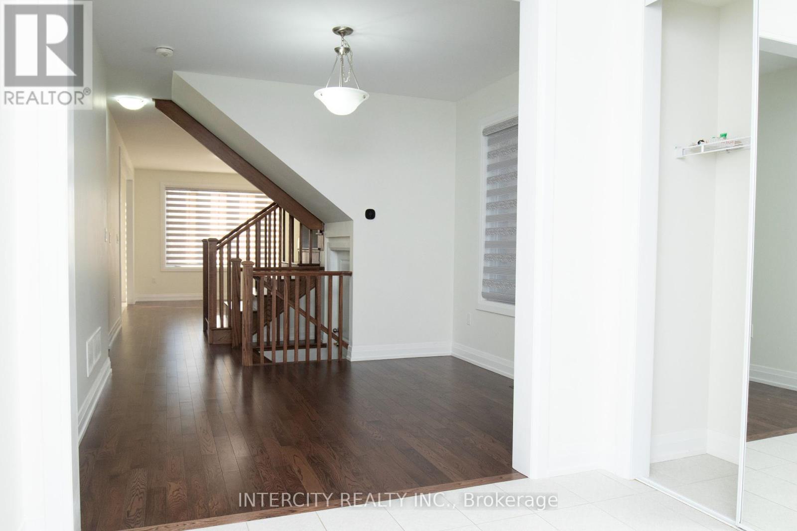 39 Divers Road, Brampton, Ontario  L7A 5C8 - Photo 7 - W12333556
