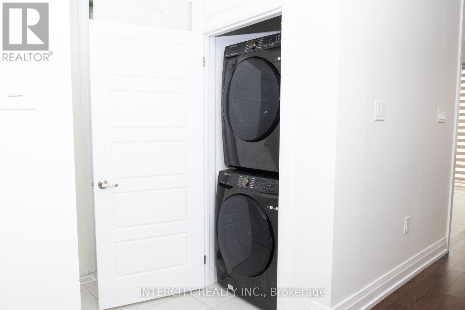 39 Divers Road, Brampton, Ontario  L7A 5C8 - Photo 8 - W12333556