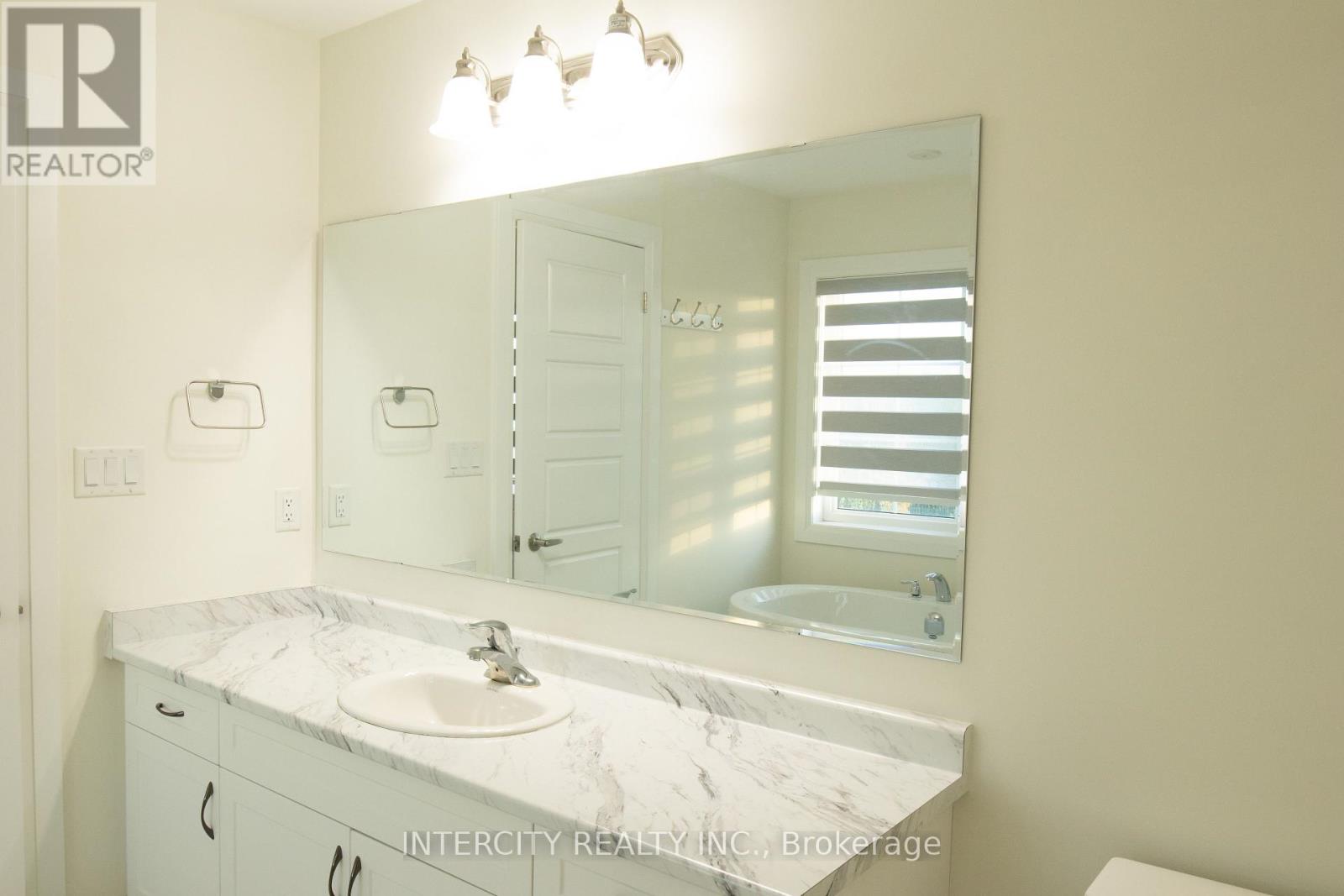 39 Divers Road, Brampton, Ontario  L7A 5C8 - Photo 22 - W12333556