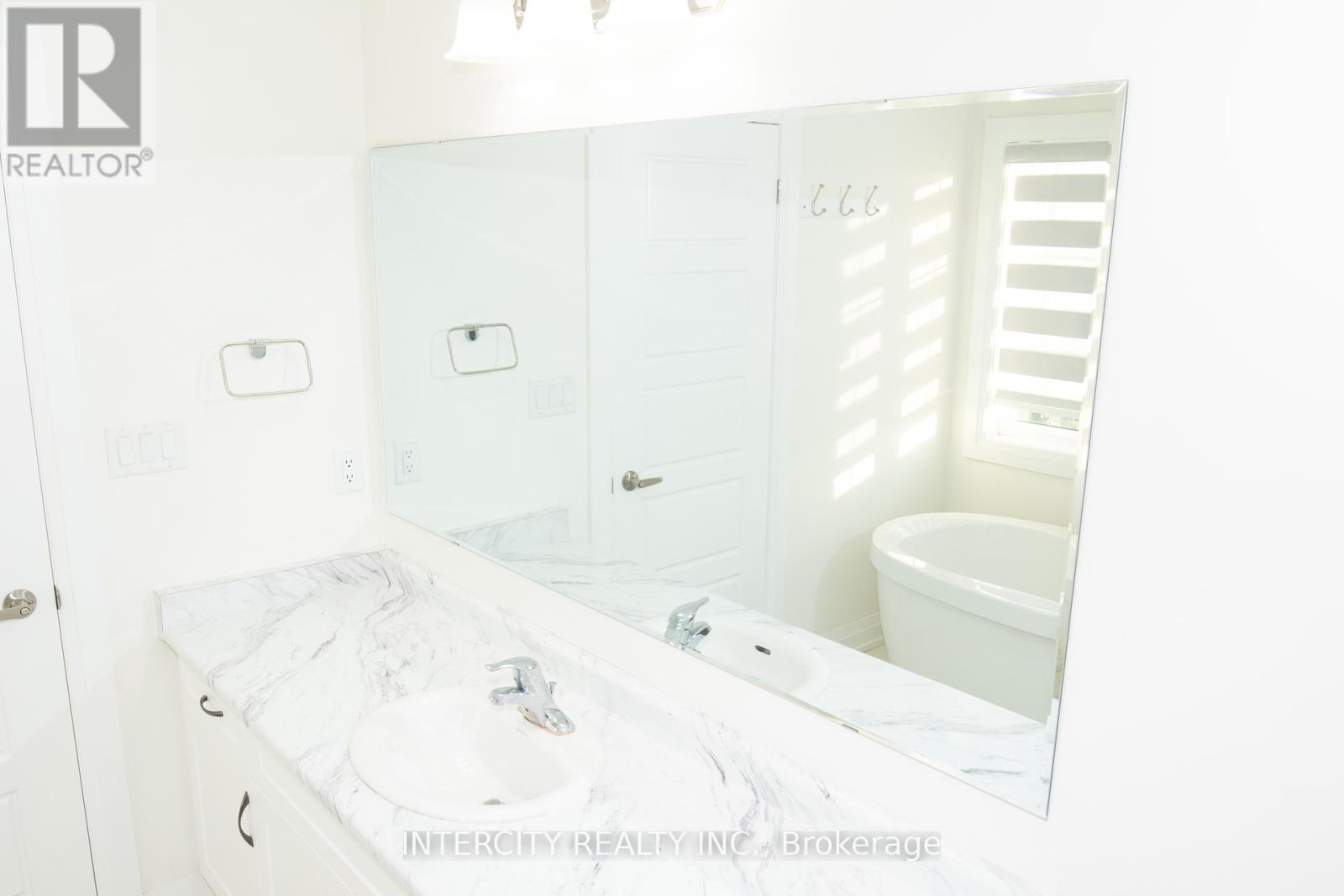 39 Divers Road, Brampton, Ontario  L7A 5C8 - Photo 21 - W12333556