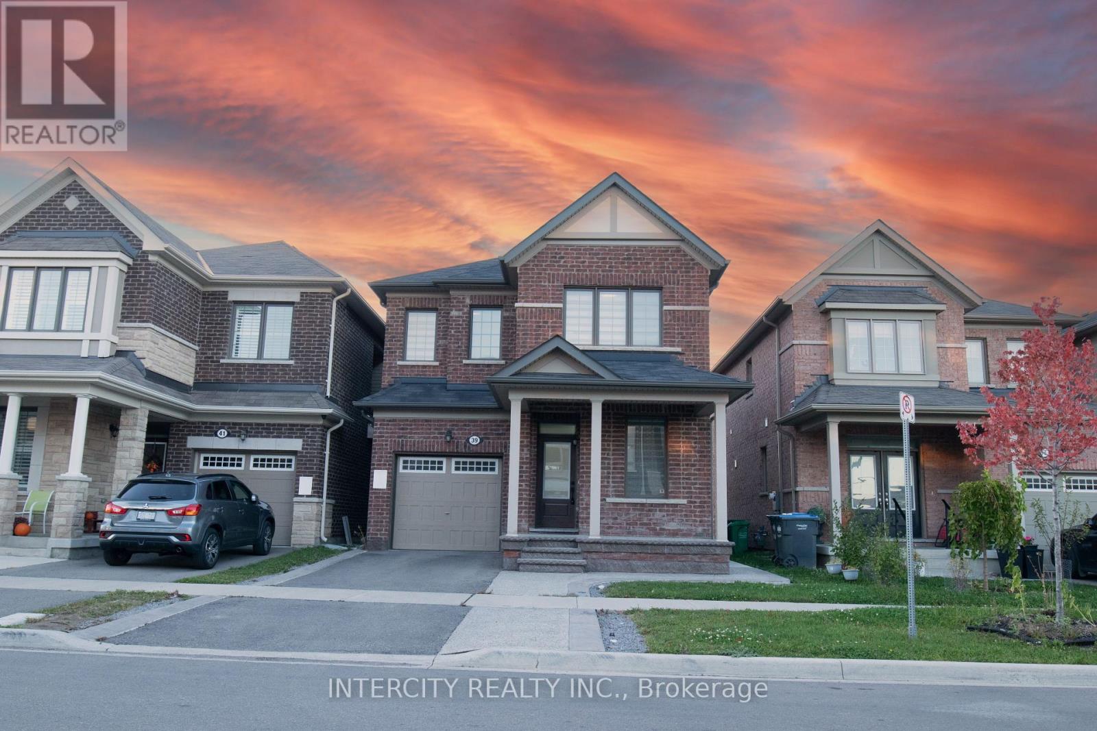 39 Divers Road, Brampton, Ontario  L7A 5C8 - Photo 2 - W12333556