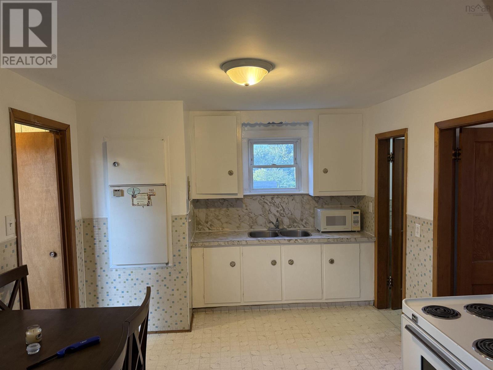 3513 Spruce Street, New Waterford, Nova Scotia  B1H 2C4 - Photo 3 - 202524448