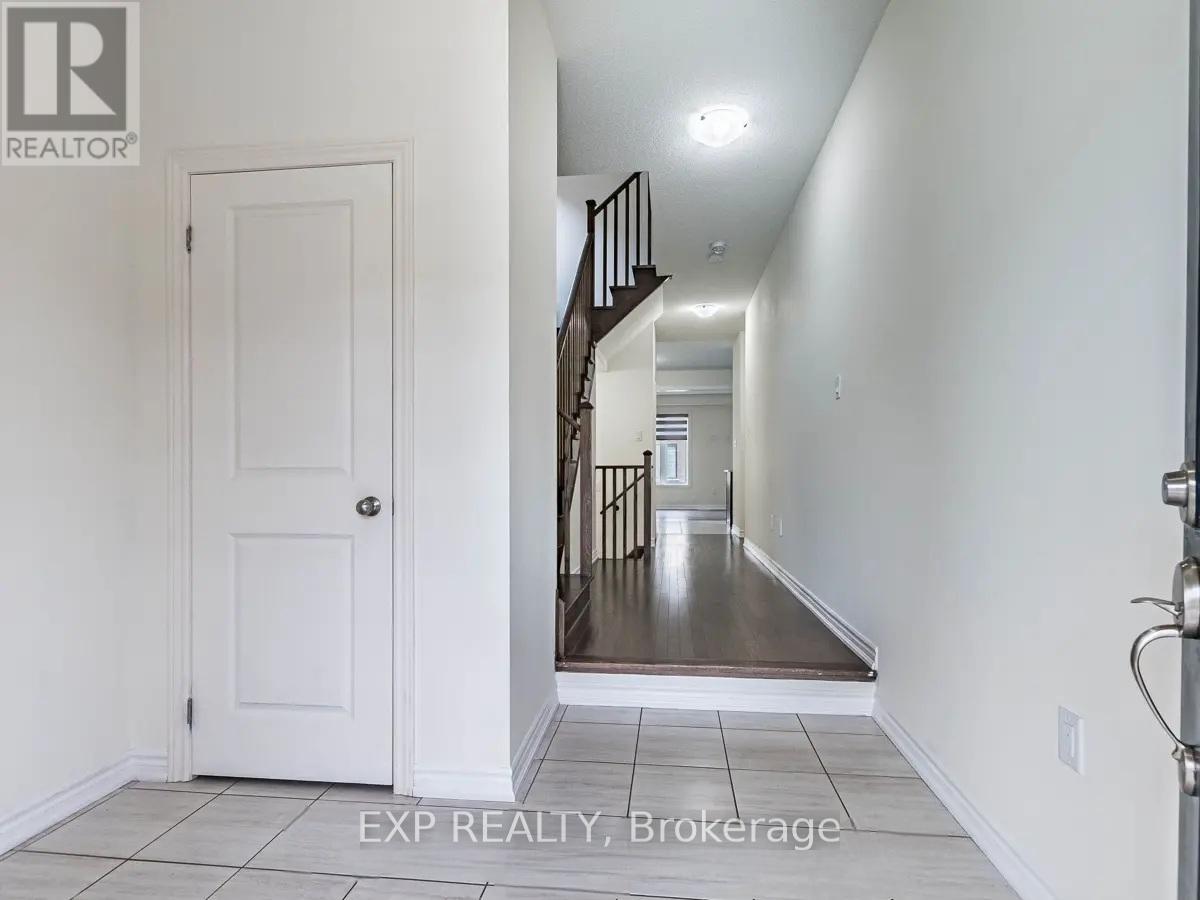 10 Truffle Court, Brampton, Ontario  L7A 5A6 - Photo 2 - W12454575