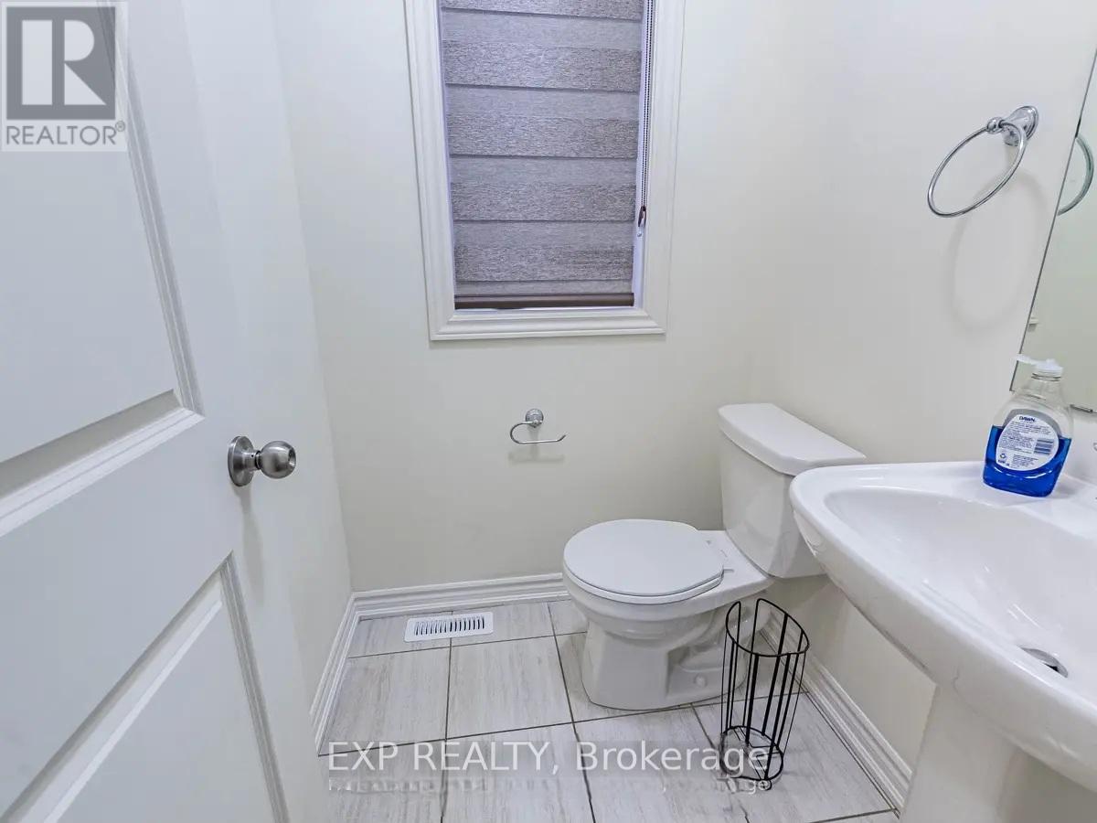 10 Truffle Court, Brampton, Ontario  L7A 5A6 - Photo 9 - W12454575