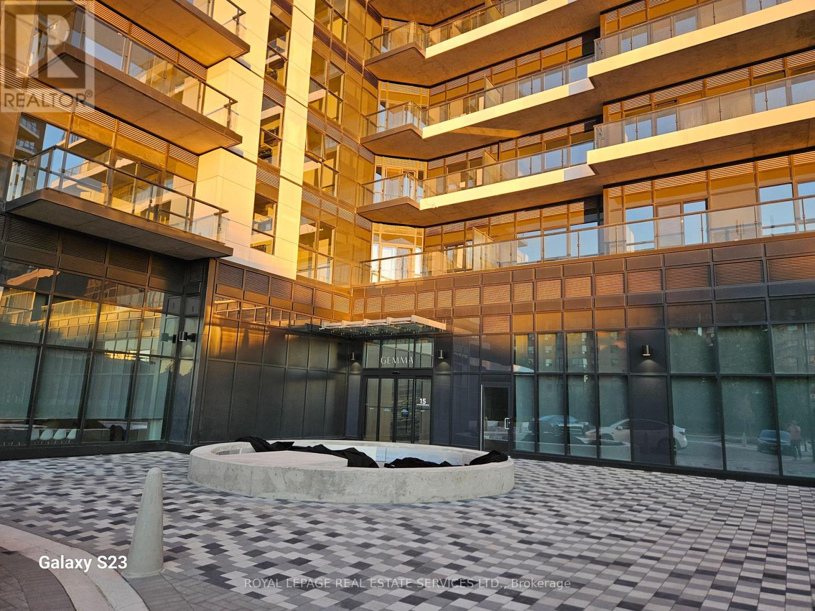 1702 - 15 Watergarden Drive, Mississauga, Ontario  L5R 1B2 - Photo 4 - W12458930