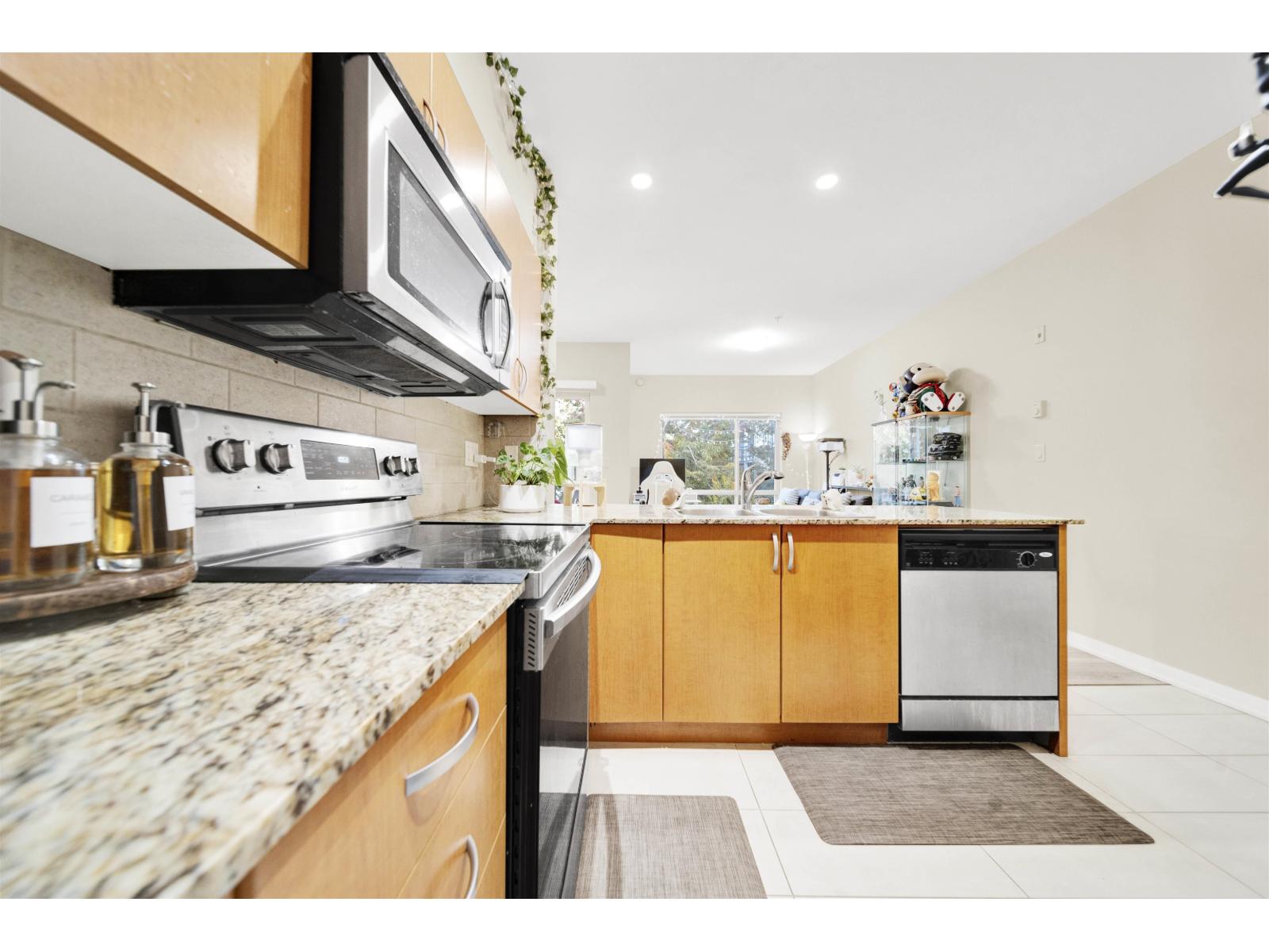 309 13789 107a Avenue, Surrey, British Columbia  V3T 0B8 - Photo 8 - R3058214
